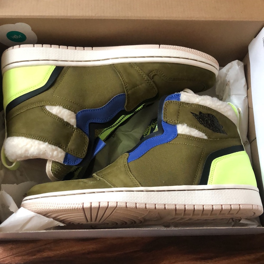 NIB Nike Air Jordan Green Sherpa High Tops size W9